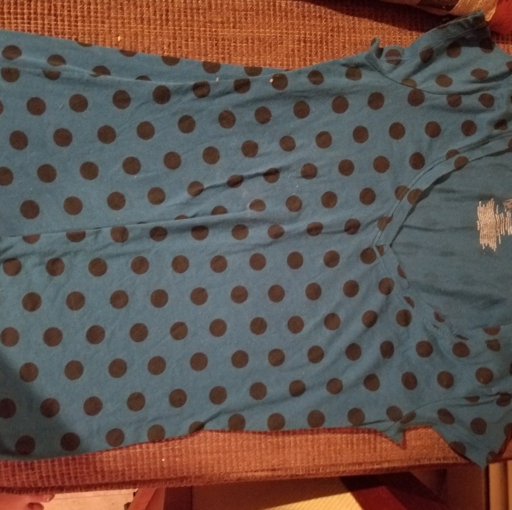 2 medium long tees